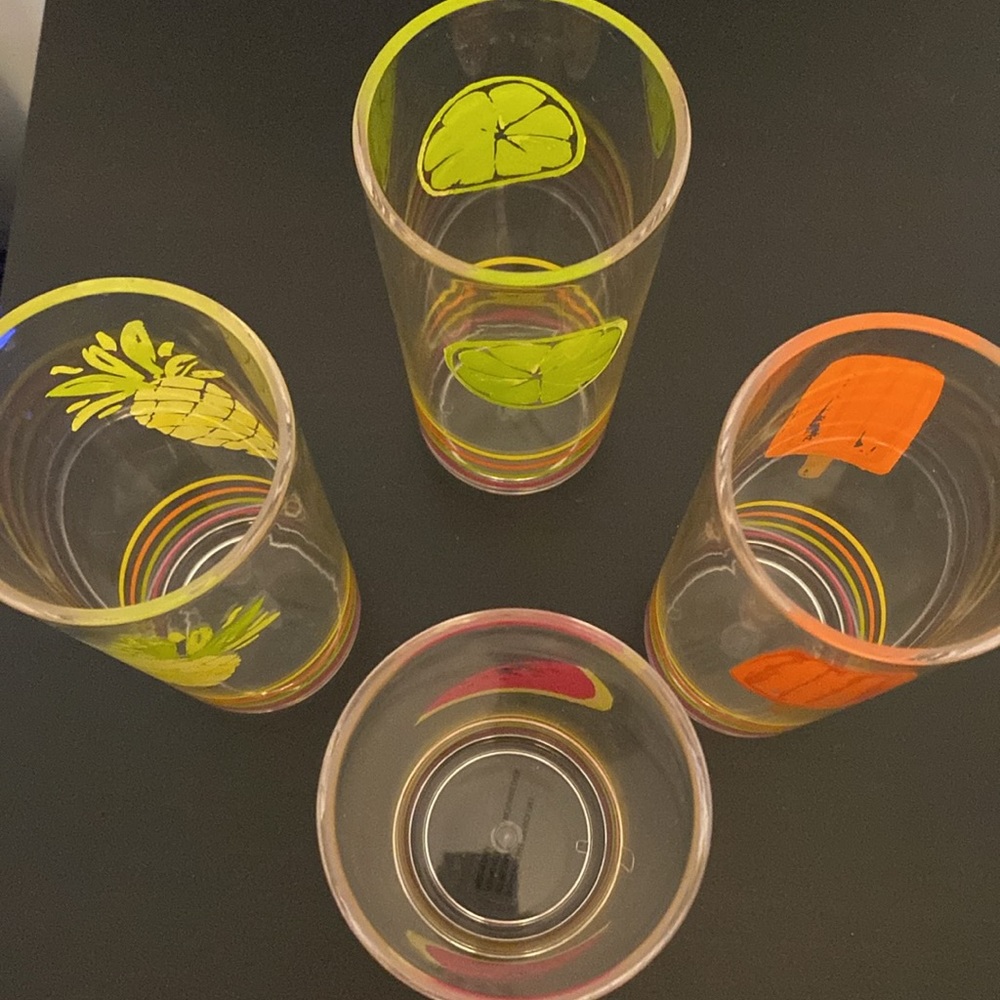 Set of Four Summer Outdoor Plastic Drinking Glasses Cups Fruit and Popsicles - Picture 6 of 7
